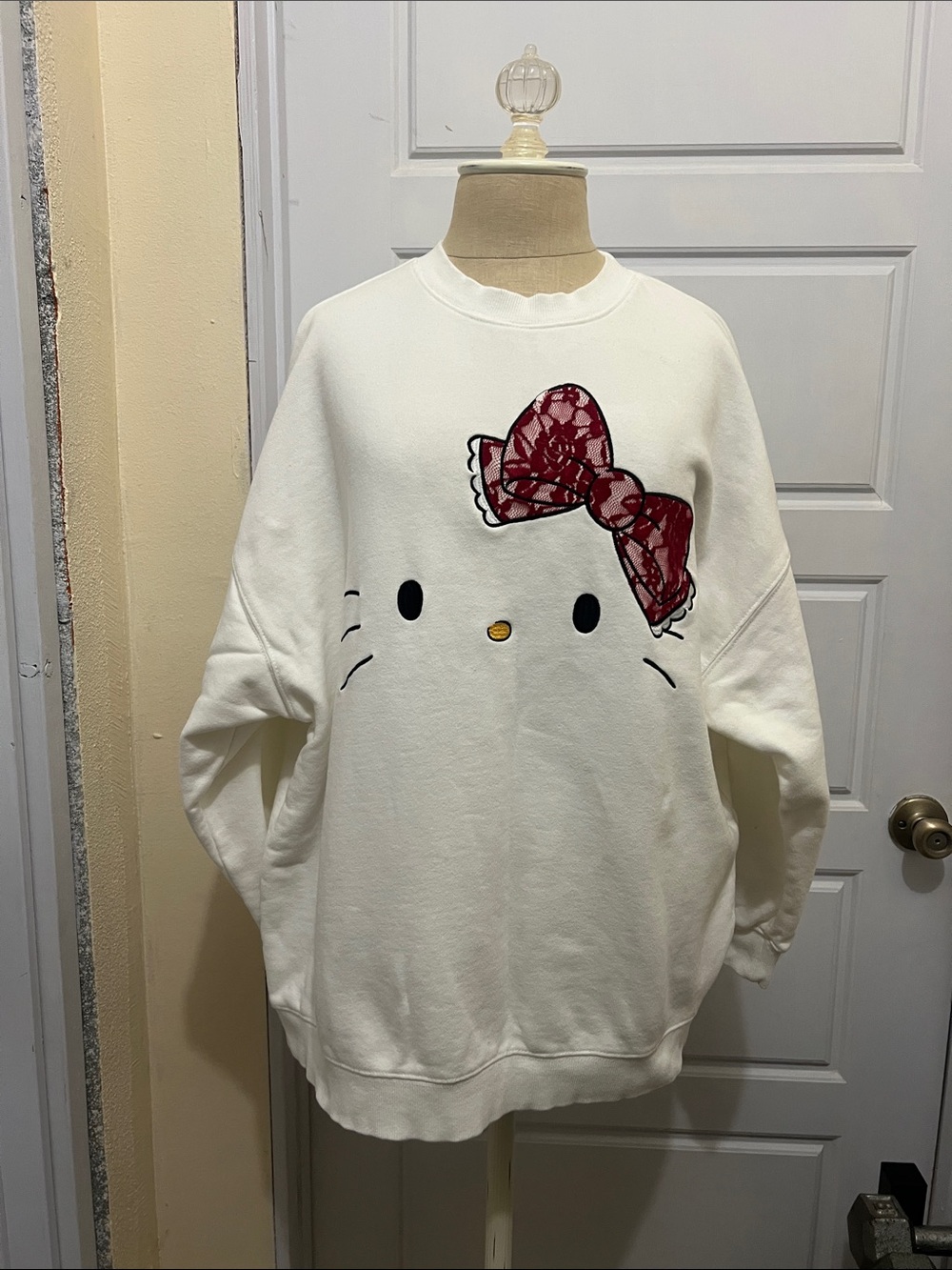 Forever 21 OVERSIZE White Hello Kitty Crewneck Sweater with Red Bow